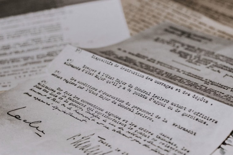 Texas Attorney General Paxton Mandates Display of Ten Commandments in Public Schools, Igniting Church-State Debate