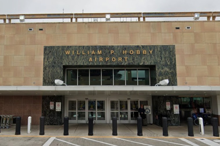 Thunderstorms Trigger Ground Stops at Houston Airports, Flights Delayed Amid Weather and Staffing Issues