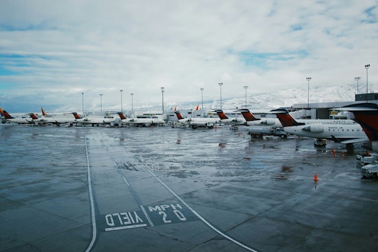 US Airport Chaos Spreads from New York to Los Angeles Amid Shutdown Strain, 6,000 Flights Delayed