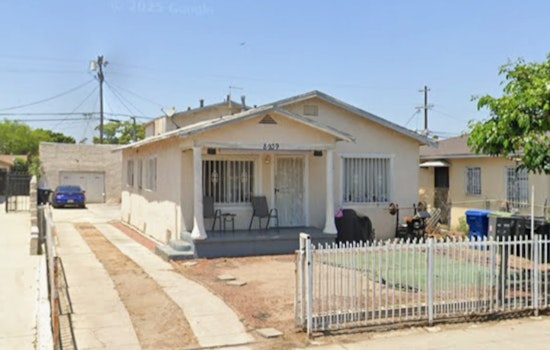 Vermont Vista Fire Rapidly Extinguished by LAFD, No Injuries Reported on South Hoover Street