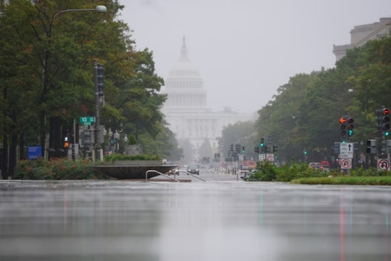 Washington D.C. Braces for Weekend Weather Shift: Frost Warning, Gale Watch, and Flood Alert in Effect