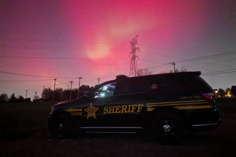 Butler County, Ohio Awed by Rare Glimpse of Northern Lights, Embraces