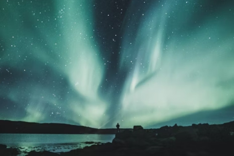 Colorado Skies Awash with Northern Lights Amid Severe G4 Geomagnetic Storm