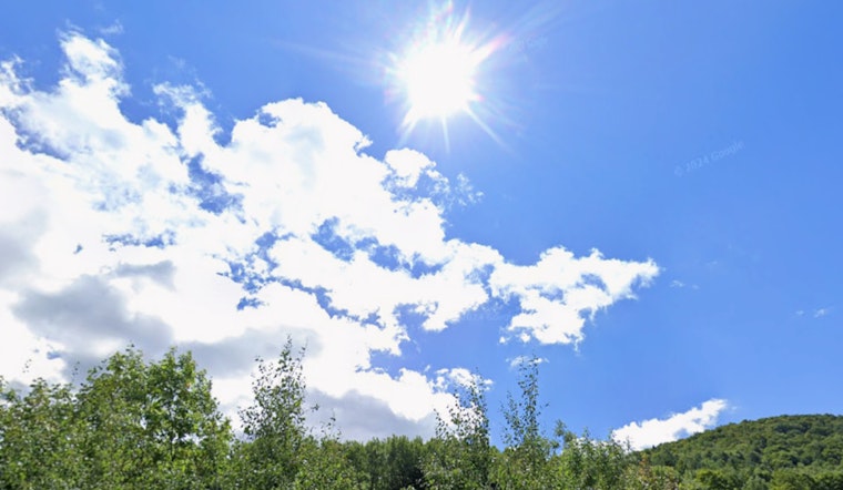 Consistent Sunny Days and Chilly Nights Expected in NYC with Weekend Showers on the Horizon