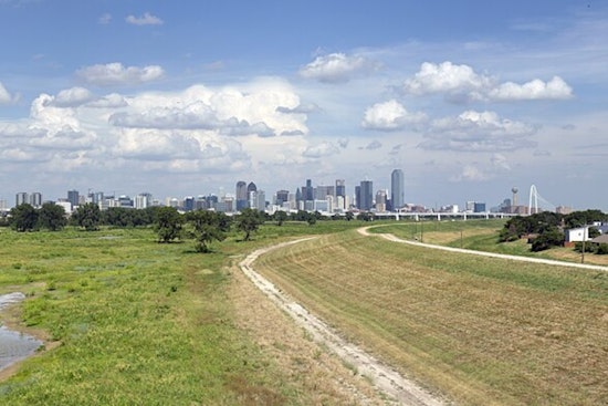 Dallas Braces for Diverse Weather: Sunny Weekend Ahead with Midweek Showers and Thunderstorms Looming
