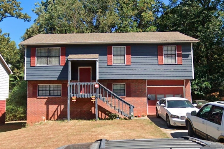 DeKalb Police Investigate Double Stabbing in Stone Mountain as Two Victims Hospitalized After Altercation