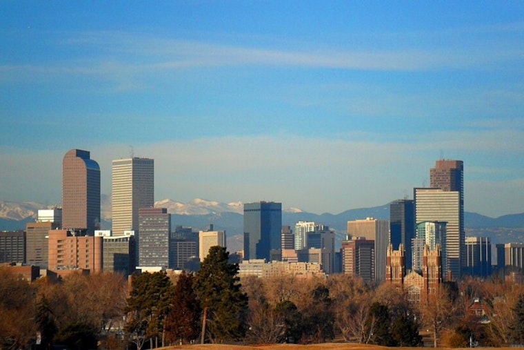 Denver Grapples with Chilly Mornings and Mild Afternoons, NWS Reports Steady Weather Ahead