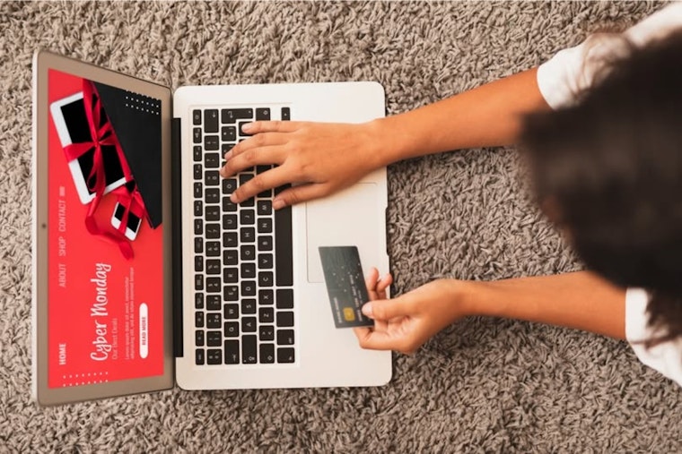 Denver Police Issue Online Shopping Safety Tips Ahead of Holiday Season