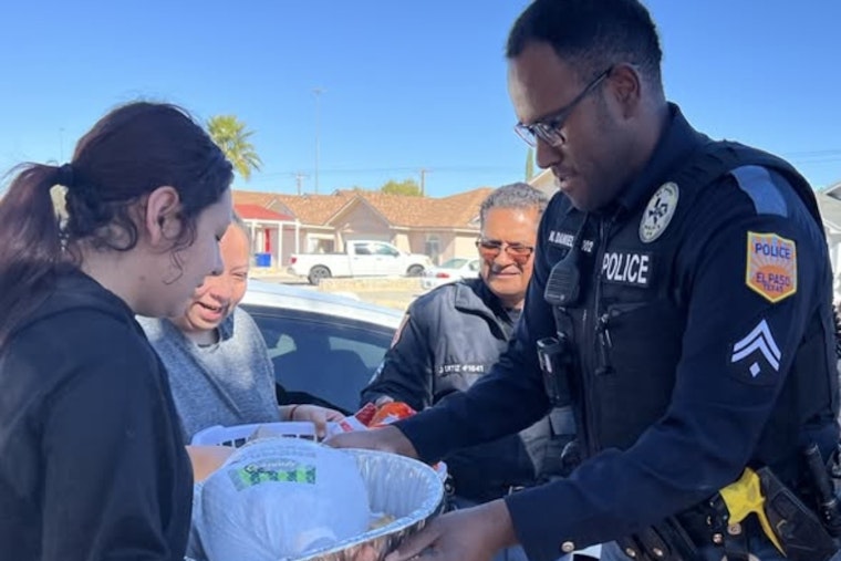 El Paso Police Partner with Walmart and TxDOT to Deliver Thanksgiving Meals to Families in Need