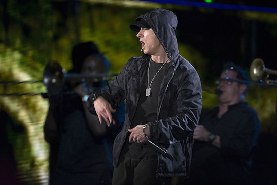 Eminem and Jack White Electrify Detroit with Surprise Halftime Performance at Lions-Packers Thanksgiving Game