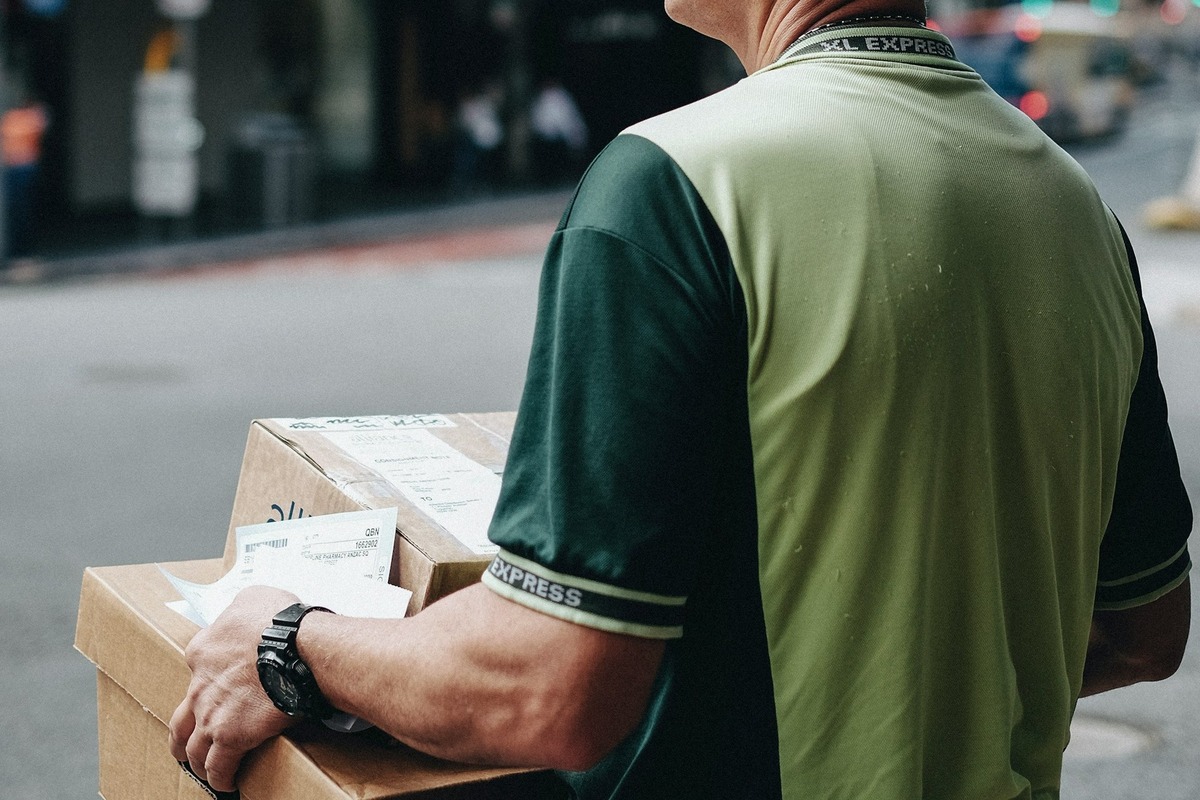 Fake Delivery Person in The Mission Binds, Robs SF Homeowner In $11M