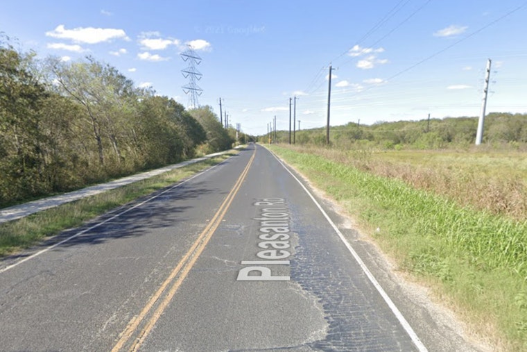 Four Hospitalized After Multi-Vehicle Head-On Collision on Pleasanton Road in San Antonio