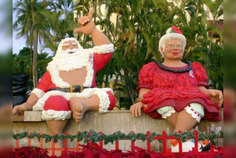Honolulu City Lights Ignites Holiday Spirit with Tree Lighting and Electric Light Parade