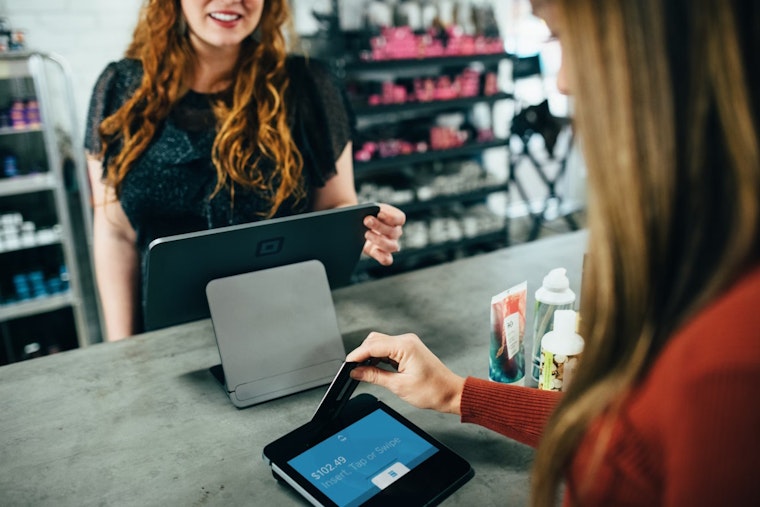 Honolulu Shops Brace For Swipe-Fee Shakeup As Visa, Mastercard Pitch $38B Deal