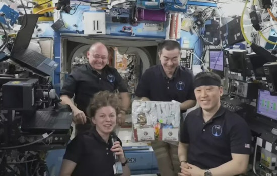 Houston Astronauts Gobble Russian Cranberry Sauce 250 Miles Above Earth