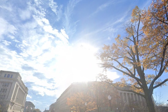 Houston Wakes To Sunshine As Northeast Winds Whip Holiday Plans