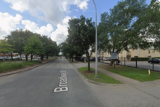 HPD Investigates Fatal High-Speed Collision on Broadway Street as Two Die and Suspects Flee Scene