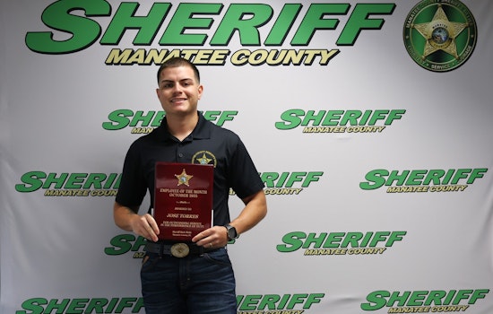 Inmate Crew Leader Hailed as Hero for Saving Crash Victim's Life on US 41, Honored by Manatee County Sheriff's Office
