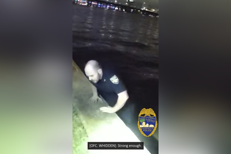 Jacksonville Officer's Lifeguarding Skills Lead to Daring St. Johns River Rescue