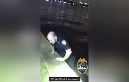 Jacksonville Officer's Lifeguarding Skills Lead to Daring St. Johns River Rescue