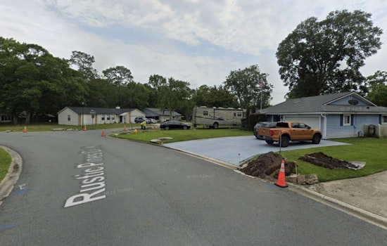Jacksonville Police Investigate Fatal Shooting of Man in Mandarin Garage as Two Are Detained for Questioning
