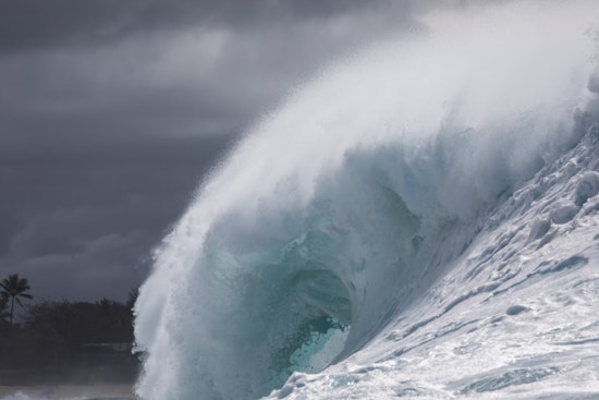 Kaua‘i and Ni‘ihau Brace for Massive Swells with High Surf Warning Through Monday Noon