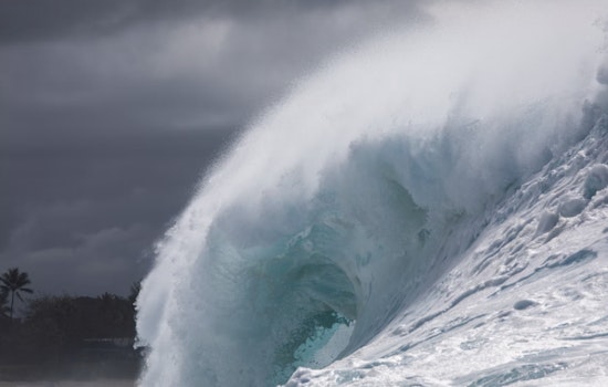 Kaua‘i and Ni‘ihau Brace for Massive Swells with High Surf Warning Through Monday Noon