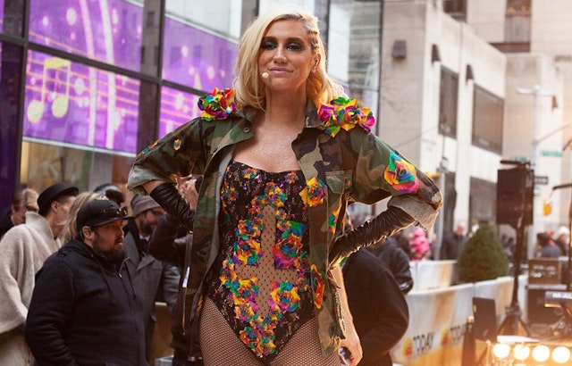 Kesha Surprises Fans with Impromptu 'Tik Tok' Performance at Palo Alto Bar Before Security Steps In