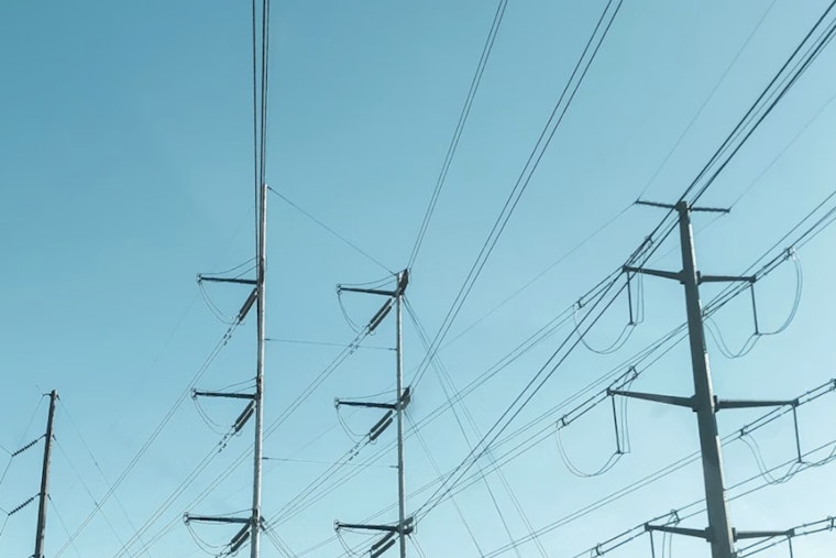 Landscaper Hospitalized After Electrical Shock From Power Line in Fort Lauderdale