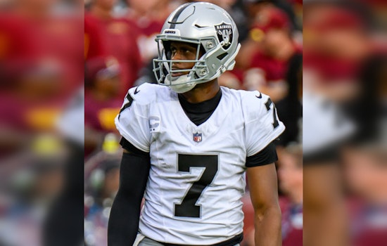 Las Vegas Raiders in Turmoil as QB Geno Smith's Obscene Gesture Incites Backlash After Loss to Browns