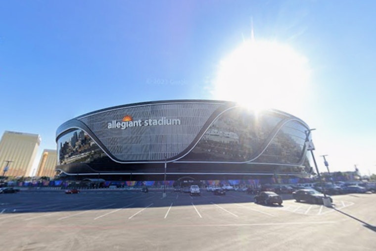 Las Vegas Raiders Team Up with Three Square to Distribute Thanksgiving Meals to 706 Families