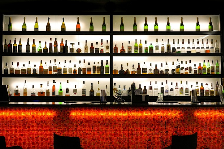Long Beach Imposes Midnight Curfew on Belmont Shore Bars Following Spike in Nightlife Violence
