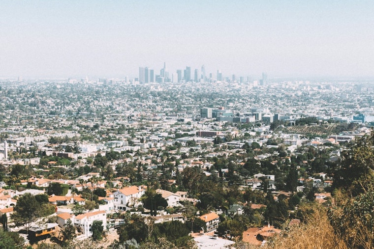 Los Angeles Faces Rainy Week: Thunderstorms and Showers Expected, Cooler Temperatures Prevail