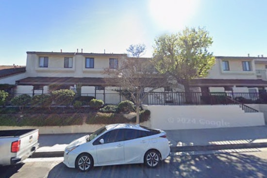 Los Angeles Firefighters Tame Tarzana Condo Blaze in Under 30 Minutes; No Injuries Reported
