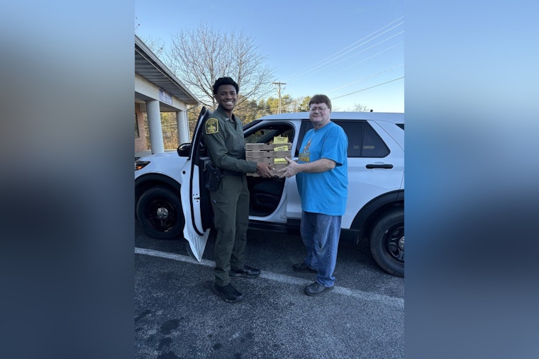 Madisonville's Legends and Lore Pizzeria Teams Up with Monroe County Sheriff's Office to Deliver Thanksgiving Joy