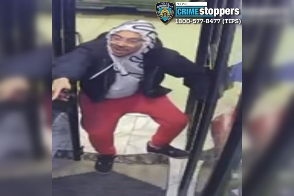 Manhattan Robbery Suspect Wanted by NYPD After $2,000 Taken in East