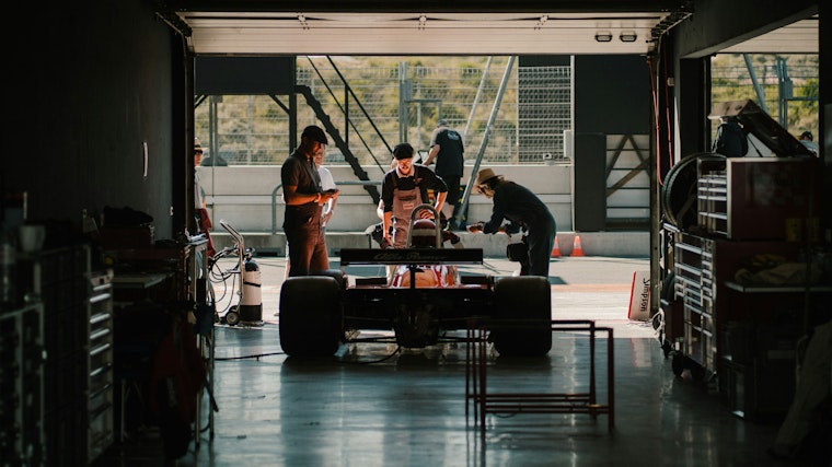 Strip Showdown: F1 Speed Freaks Collide With Neon City All‑Nighter