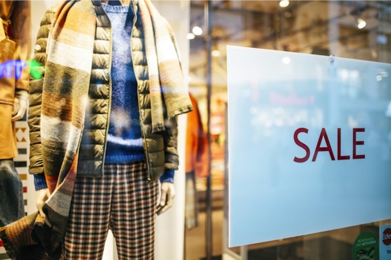 Metro Detroit Embraces Traditional In-Store Black Friday Shopping Amid Shift in Holiday Retail Trends