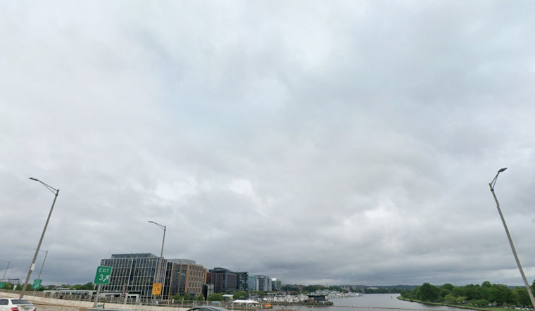 Mild and Misty Morning in Washington D.C. with Rain Expected to Clear