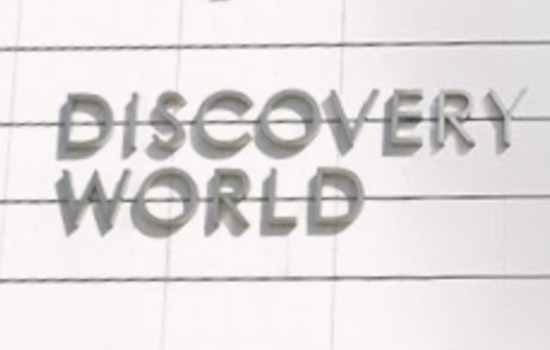 Milwaukee's Discovery World Workers Rally for Unionization Amid Management Resistance