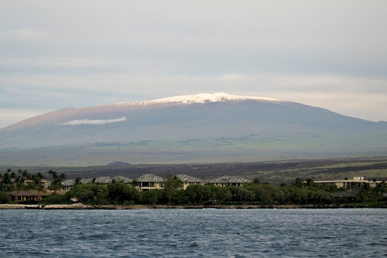 Moisture-Rich Week Ahead for Hawaii with Heavy Showers Expected, Winter Advisory for Mauna Loa and Mauna Kea Summits