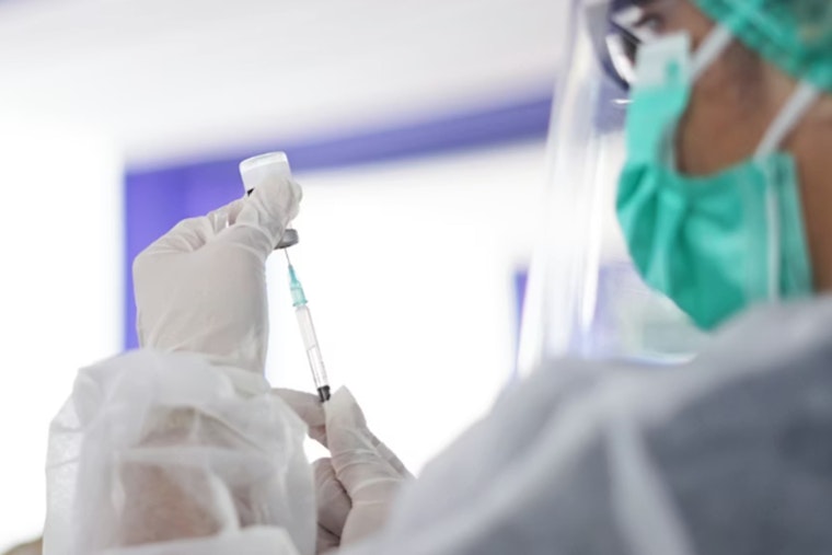 New Supercharged Flu Scare, Mutant H3N2 'Subclade K' Strikes Fear as Experts Warn of Vaccine Resistance