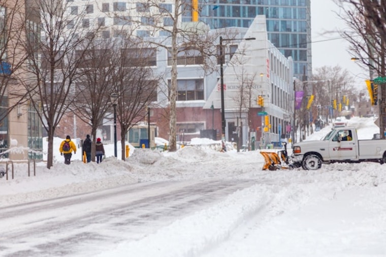Peoria Public Works Crews Battle Snowfall, Urge Caution on Neighborhood Streets Amid Winter Storm