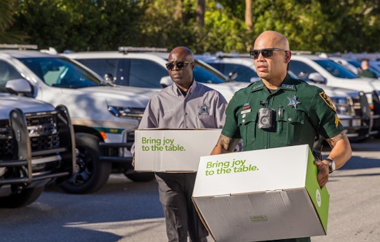 Pinellas County Deputies Partner with Local Organizations to Deliver Thanksgiving Meals to Families in Need in Largo