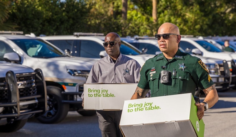Pinellas County Deputies Partner with Local Organizations to Deliver Thanksgiving Meals to Families in Need in Largo