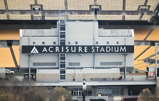 Pittsburgh Buzzes with Excitement as Pitt Faces Notre Dame in Top-25 College Football Showdown
