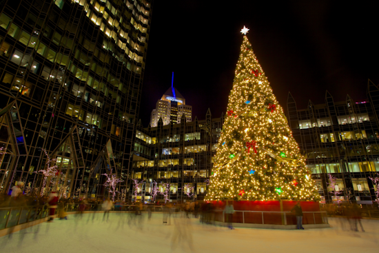 Pittsburgh Gears Up for Festive Display with 64th Highmark Light Up Night and Peoples Gas Holiday Market
