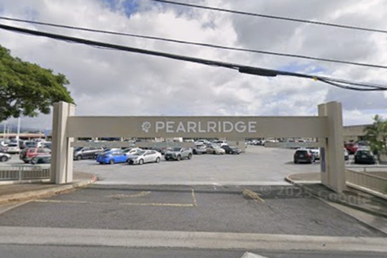 Planet Fitness Muscles Into Pearlridge, Turning Mall Errands Into Workout Runs