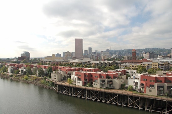 Portland Anticipates Cloudy Week with Periodic Rainfall, Mild Temperatures