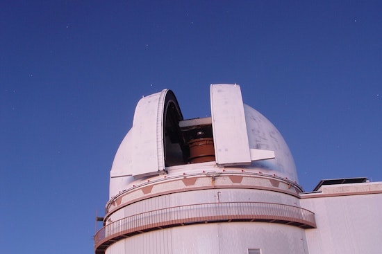 Robot Laser Turns Aging Maunakea Telescope Into Night‑Sky Sharpshooter